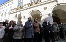 Фото 3: У центрі Львова військові урочисто заспівали Гімн України (відео)
