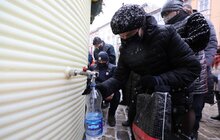 Фото 21: У Львові на пл. Ринок освятили воду, тож львів'яни упродовж дня можуть прийти і набрати її