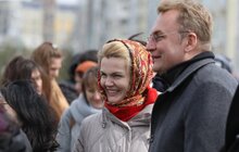 Фото 21: У Львові висадили 20 сакур, які місту подарувало Посольство Японії