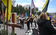 Фото 21: Європейські делегати, що приїхали на відкриття Молодіжної столиці у Львові, розпочали візит з покладання квітів молоді, що загинула через росію