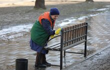 Фото 9: Комунальні служби продовжують дезінфікувати місто: миють вулиці, тротуари, зупинки транспорту, сходові клітки будинків