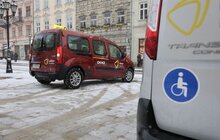 Фото 2: У Львові запускають таксі для людей, які користуються кріслами колісними (відео)