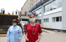 Фото 5: Сьогодні у Львові святкують День музики і День медика: на стіні лікарні швидкої медичної допомоги з виступом октету відкрили символічний мурал