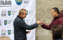 Фото 12: 100 талановитих дитячих тренерів Львова отримали по 25 тисяч гривень