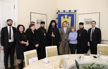 Фото 9: Представник Вселенського Патріарха в Україні під час свого візиту до Львова відвідав міську Ратушу