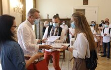 Фото 4: Мер Львова нагородив вчителів та учнів шкіл з нагоди кінця навчального року