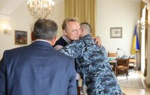 Фото 2: Мер Львова зустрівся з моряком Андрієм Оприском, якого незаконно утримували в Росії