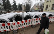 Фото 16: Триває реконструкція вул. С. Бандери: підрядник проводить роботи з облаштування колектора і водопровода