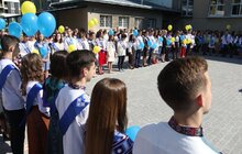 Фото 15: У Львові урочисто святкують закінчення навчального року у школах