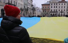 Фото 13: У центрі Львова урочисто заспівали Державний Гімн України та розгорнули синьо-жовтий стяг