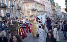 Фото 7: Карнавальною ходою у Львові розпочався «Золотий Лев на вулиці – 2017»