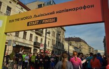 Фото 22: Мер Львова привітав учасників «Run the World. Львівський напівмарафон»