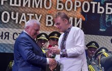 Фото 3: Міський голова Львова та голова ЛОР вручили Ользі Ільків документи та ключі від квартири