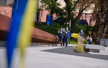 Фото 1: Національний стяг на Меморіалі Героїв Небесної Сотні цього тижня підняли прикордонники