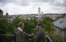 Фото 12: Віталій Марків підняв національний стяг на Меморіалі Героїв Небесної Сотні