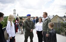 Фото 14: Віталій Марків підняв національний стяг на Меморіалі Героїв Небесної Сотні