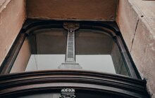 Фото 4: На вул. Лисенка відреставрували «плющеву» браму