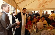 Фото 2: У Львові понад 250 потребуючих спільно розділили радість Великодня