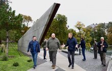 Фото 12: Учасники ІХ Всеукраїнського форуму місцевого самоврядування у Львові вшанували пам’ять полеглих захисників України