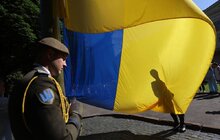 Фото 1: Львів відзначає День Конституції: у центрі міста урочисто підняли національний стяг