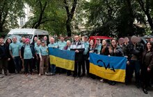 Фото 2: У Львові британські волонтери передали чергову партію автомобілів для Сил оборони та гуманітарних потреб