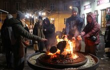 Фото 11: У Львові провели першу різдвяну екскурсію з пампухами, колядою і історіями про святкування 100 років тому (відео)