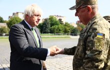 Фото 6: Борис Джонсон приїхав до Львова: найперше вшанував пам’ять захисників на Личаківському цвинтарі (відео)