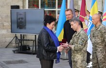 Фото 1: У Львові 30 захисників посмертно нагородили «Почесним знаком Святого Юрія» (фото/відео)
