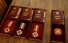 Фото 3: Дев’ятьом родинам полеглих захисників у мерії Львова вручили державні нагороди