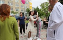 Фото 3: У день народження – здійснили мрію: у Львові дівчинка з Вугледару зустрілась із військовим, що боронив її місто