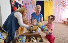Фото 9: Всесвітньовідома німецька мисткиня передала вихованцям Львівського Центру підтримки дітей авторські патріотичні ковдри