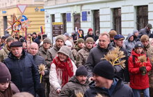 Фото 10: Головний різдвяний дідух вже встановили у Львові (відео)