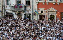 Фото 2: Концерт львівського хору «Гомін» зібрав на площі Ринок 10 тисяч людей (фото)