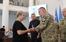 Фото 6: В День пам’яті полеглих воїнів у Львові 35 захисників посмертно нагородили «Почесним знаком Святого Юрія» (фото/​відео)