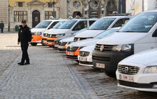 Фото 1: Місто-побратим Мехелен передало Львову 13 автомобілів та гуманітарну допомогу