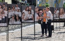 Фото 2: У центрі Львова відкрили фотовиставку про прийомні сім’ї та тих, хто дарує дітям любов
