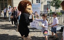 Фото 9: У центрі Львова відкрили фотовиставку про прийомні сім’ї та тих, хто дарує дітям любов