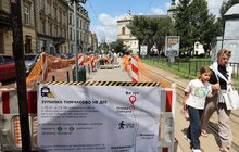 Фото 5: Зупинку на пл. Соборній роблять доступною: трамваї №3 та №8 тимчасово змінили кінцеву зупинку (відео)