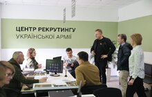 Фото 3: Міністр оборони Швеції відвідав у Львові центр рекрутингу української армії