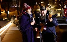 Фото 9: У Львові вшанували Героїв Небесної Сотні: на меморіалі палили ватру та співали українські пісні разом із пластунами (фото/відео)