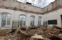 Фото 9: Пошкоджений російським «шахедом» корпус університету в Дублянах накривають тимчасовим куполом (відео)