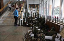 Фото 17: У Центрі Довженка відкрилась виставка розмальованих військових артефактів: відбудеться аукціон