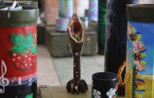 Фото 24: У Центрі Довженка відкрилась виставка розмальованих військових артефактів: відбудеться аукціон