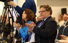 Фото 8: Учасники конференції «Угода мерів» у Львові оплесками подякували Президенту за те, що він не підписав закон 5655