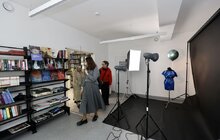 Фото 1: Фотостудія, майстерня для шиття і велика тематична книгозбірня: у Львові відкрилась ProFashion бібліотека
