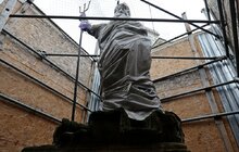 Фото 1: Що з Нептуном? У Львові перевіряють скульптури, які на початку повномасштабної війни захистили від вибухів (відео)