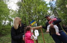 Фото 13: Алея пам'яті Героїв: у львівському парку родичі загиблих військових висадили дерева пам'яті