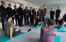 Фото 4: Французький міністр охорони здоров’я Франсуа Браун відвідав сьогодні пацієнтів реабілітаційного центру НЕЗЛАМНІ (UNBROKEN)