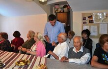 Фото 1: Львів’янам літнього віку представили слайдовий фільм про життя підопічних терцентру