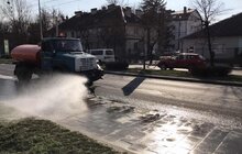 Фото 39: Комунальні служби дезінфікують місто: миють вулиці, тротуари, зупинки транспорту, сходові клітки будинків